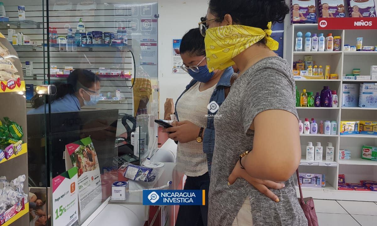 Supermercados y farmacias desbordados de compradores tras anuncio de
